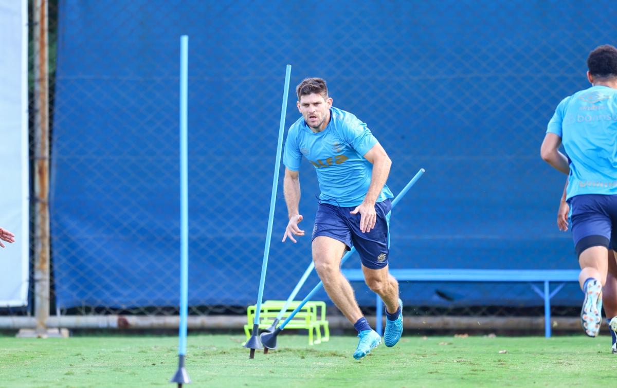 GRÊMIO TREINA MENOS DE 24H APÓS O JOGO DO SÁBADO